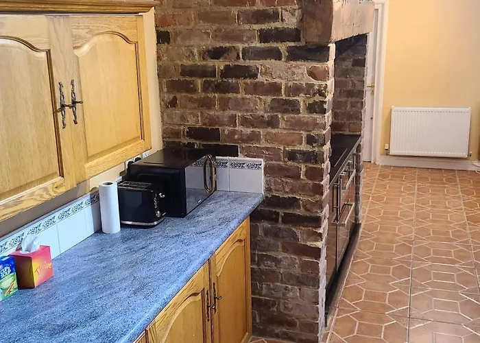 Comfort Near Riverside Stadium 招待所